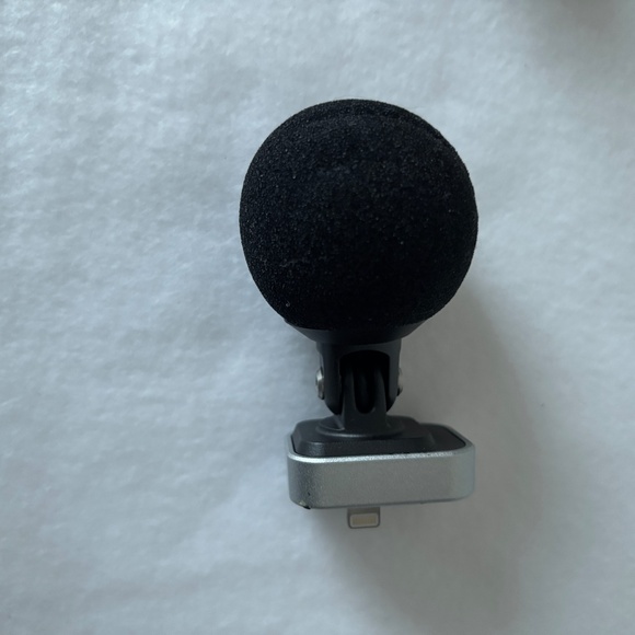 Shure MOTIV MV88 Digital Stereo Condenser Microphone for iPhone (Lightning) - Picture 12 of 16